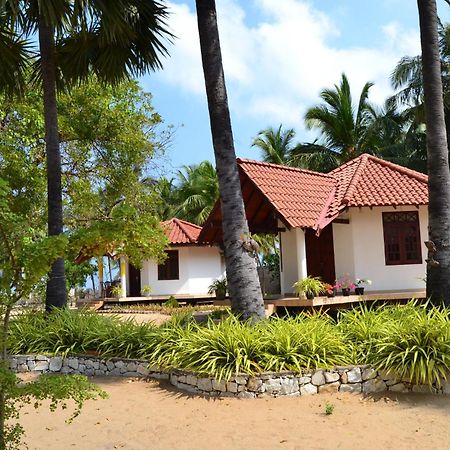 Nirukthie Beach Resort & Restaurant Kalpitiya Buitenkant foto