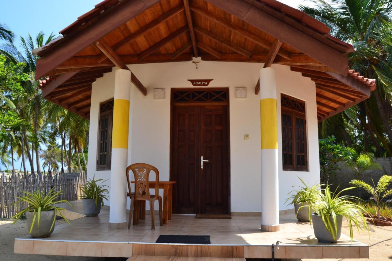 Nirukthie Beach Resort & Restaurant Kalpitiya Buitenkant foto