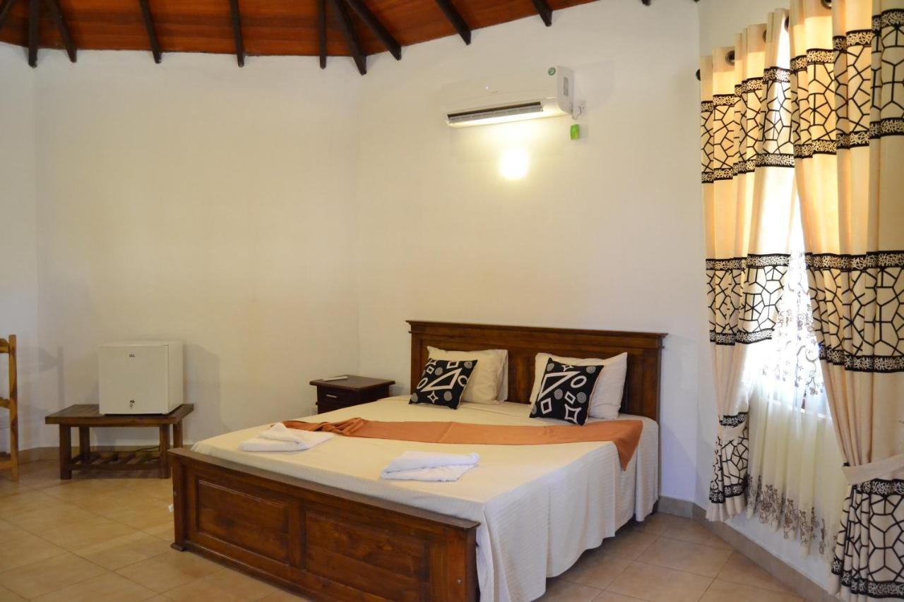 Nirukthie Beach Resort & Restaurant Kalpitiya Buitenkant foto
