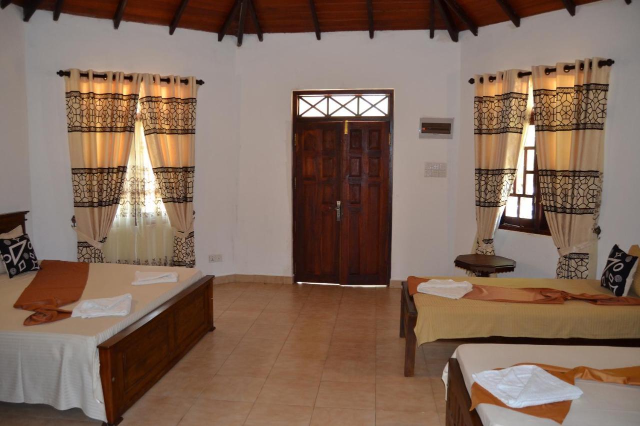 Nirukthie Beach Resort & Restaurant Kalpitiya Buitenkant foto