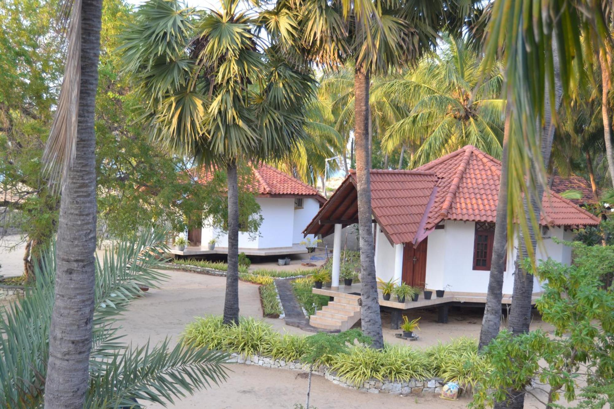 Nirukthie Beach Resort & Restaurant Kalpitiya Buitenkant foto
