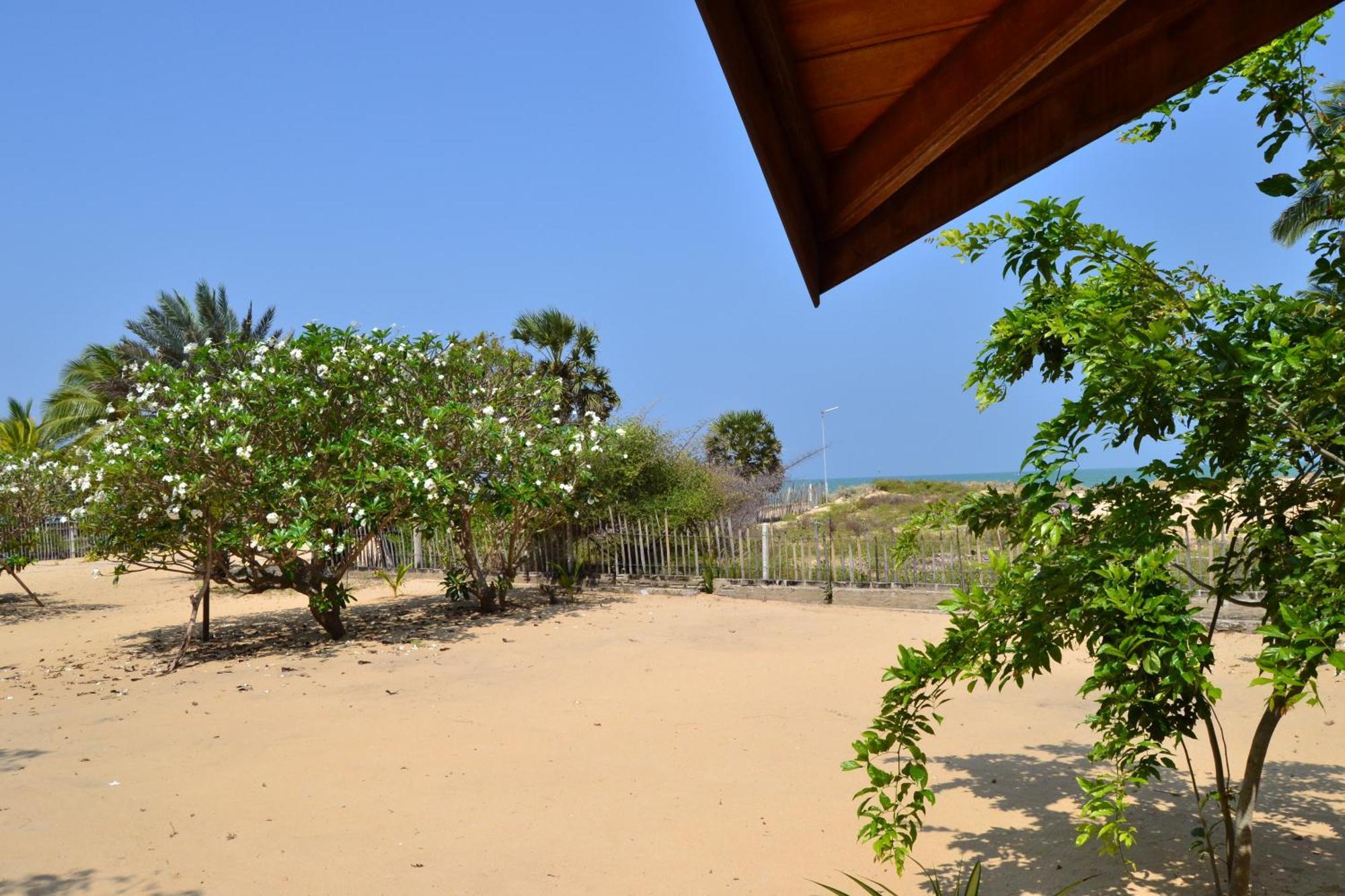 Nirukthie Beach Resort & Restaurant Kalpitiya Buitenkant foto