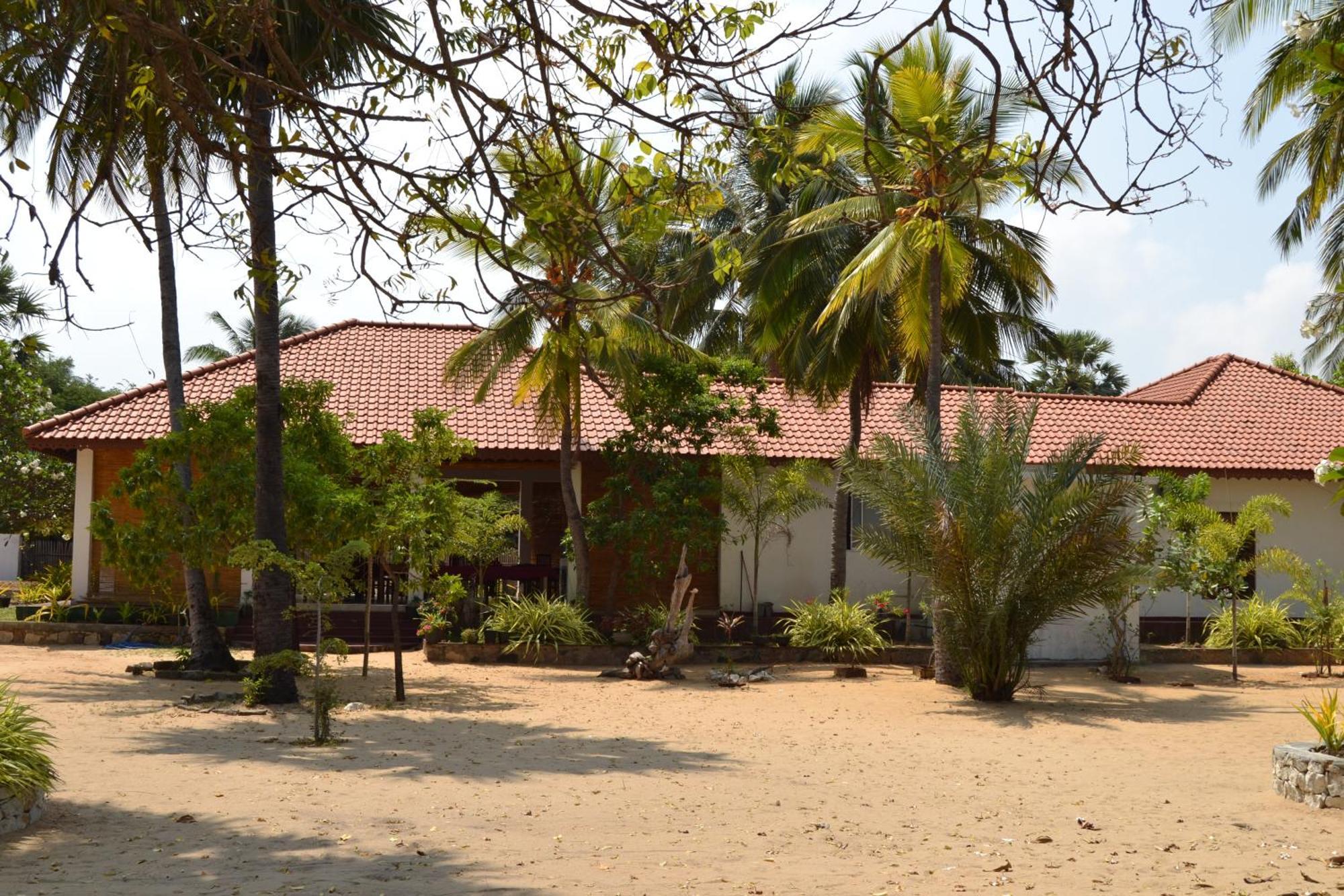 Nirukthie Beach Resort & Restaurant Kalpitiya Buitenkant foto