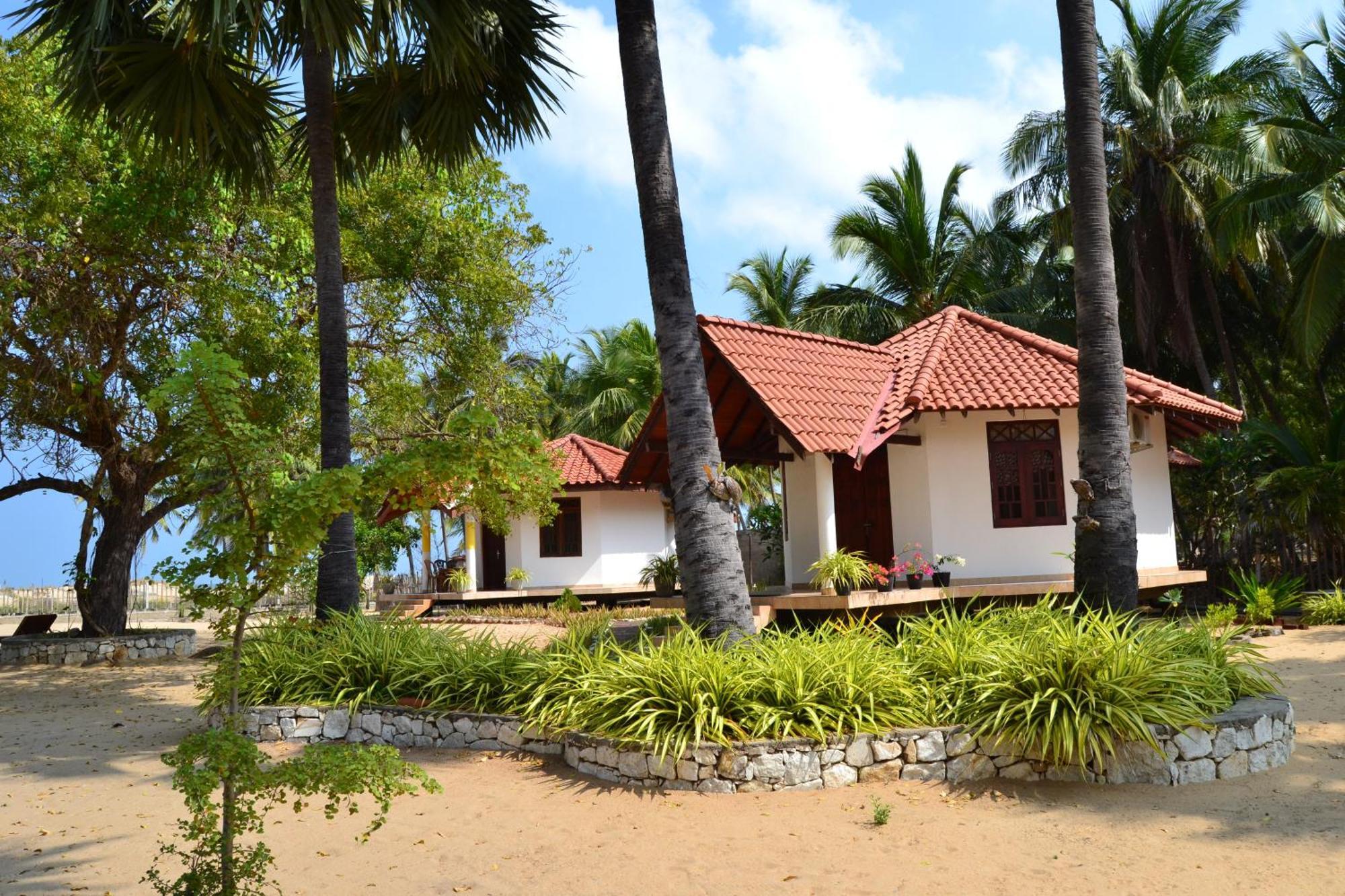 Nirukthie Beach Resort & Restaurant Kalpitiya Buitenkant foto