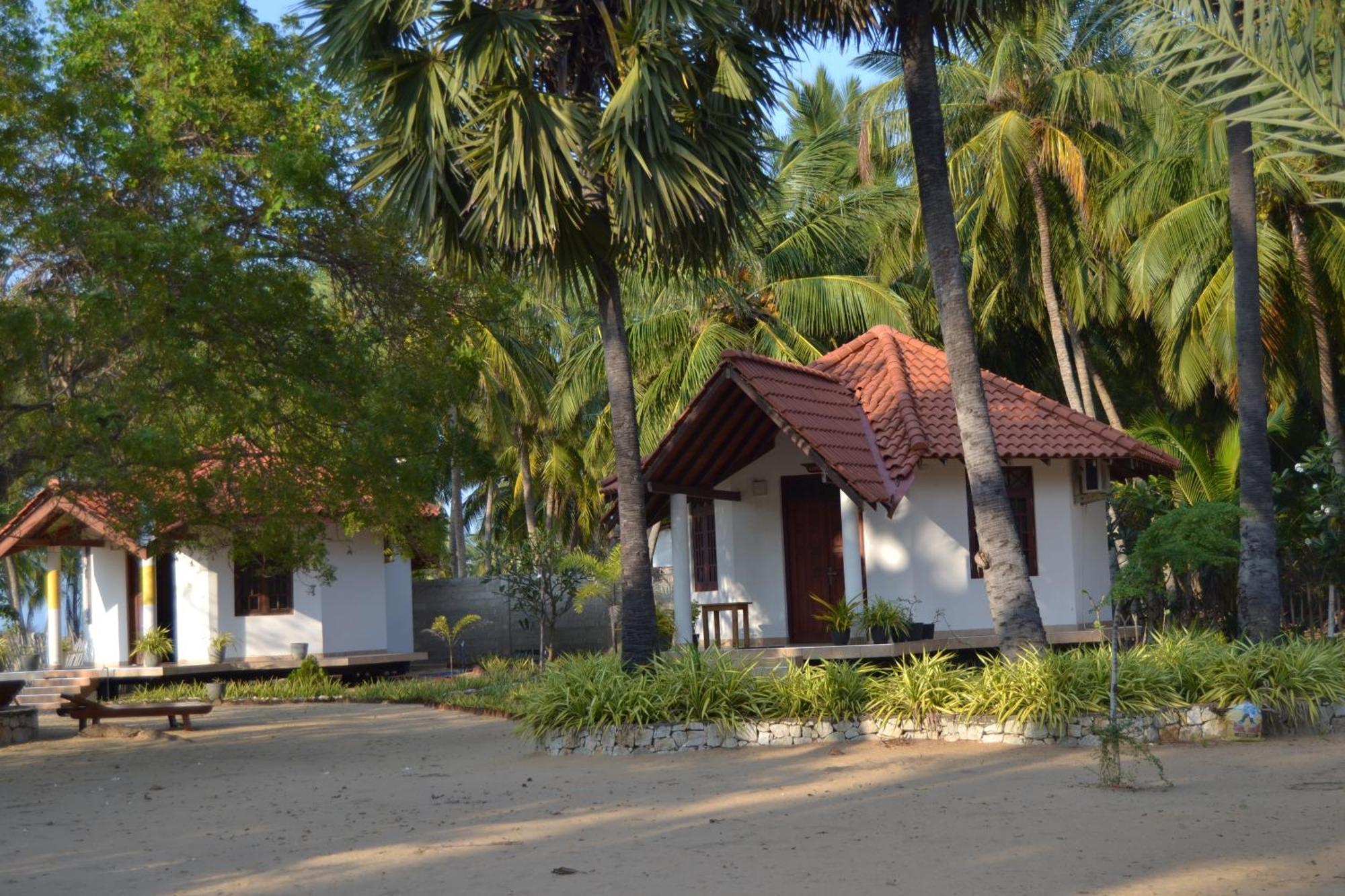 Nirukthie Beach Resort & Restaurant Kalpitiya Buitenkant foto